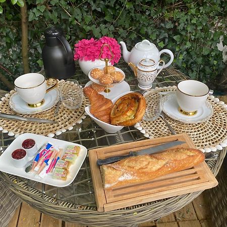 Bed and Breakfast Chez Patou Laval  Exterior foto