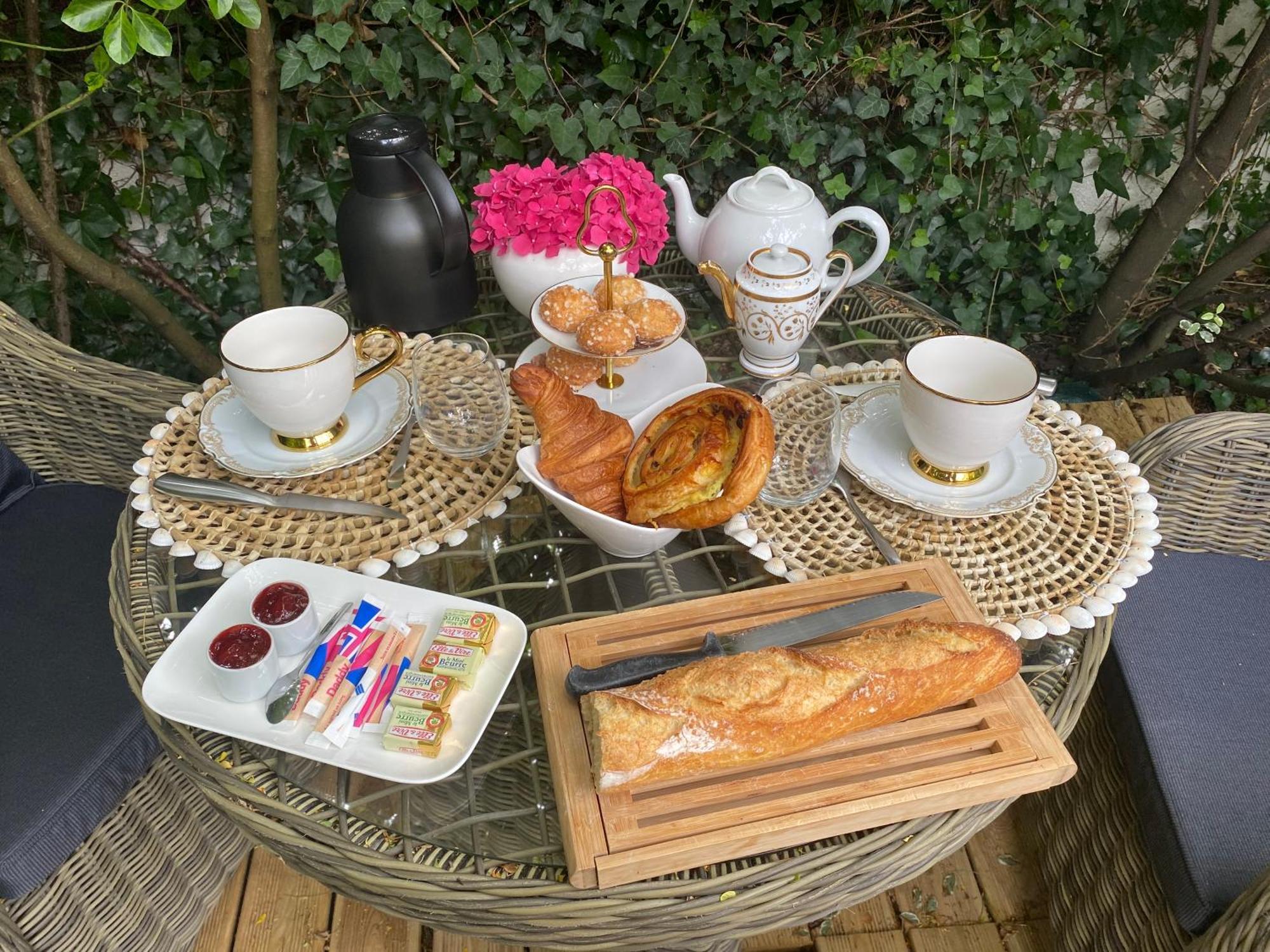 Bed and Breakfast Chez Patou Laval  Exterior foto