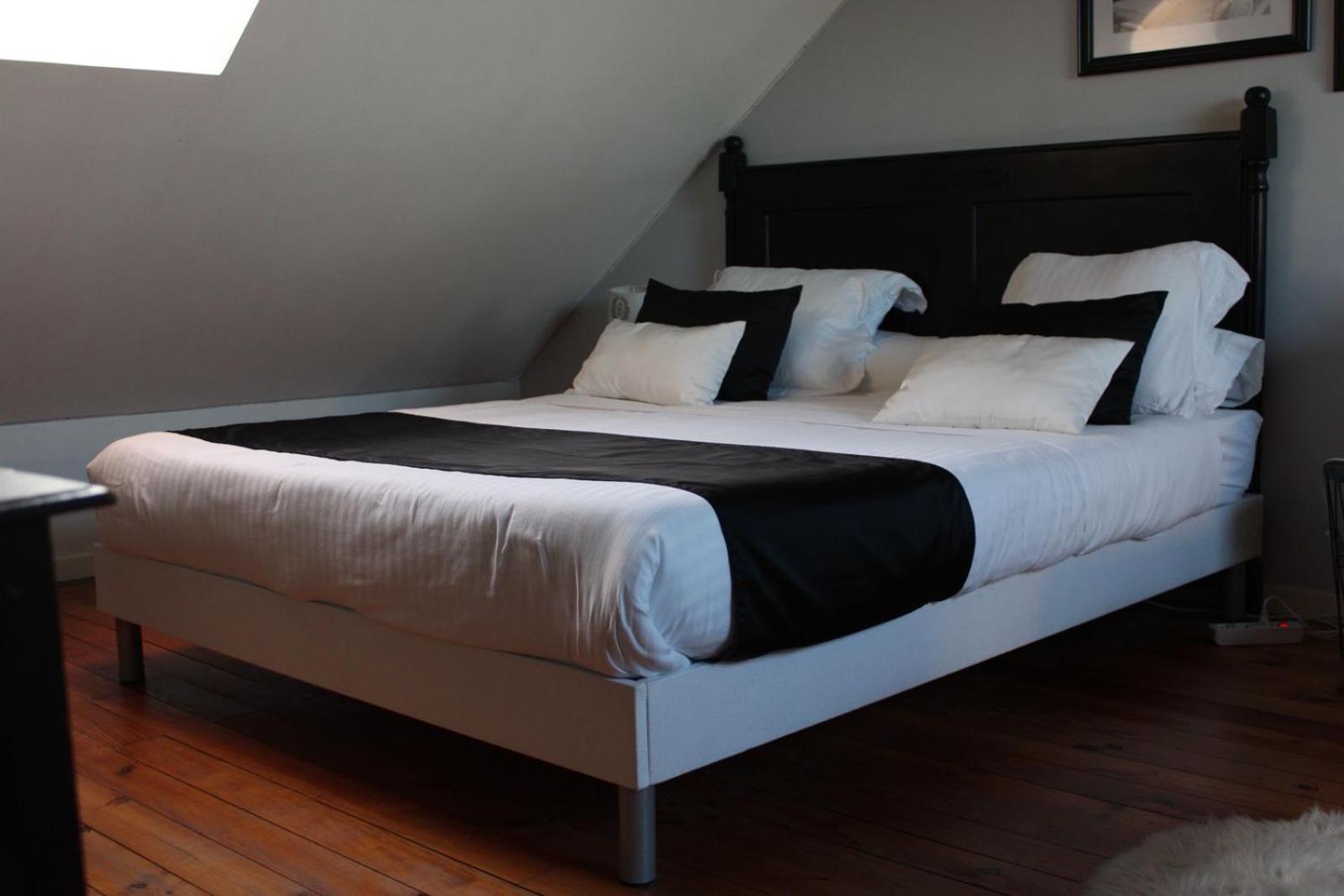 Bed and Breakfast Chez Patou Laval  Exterior foto