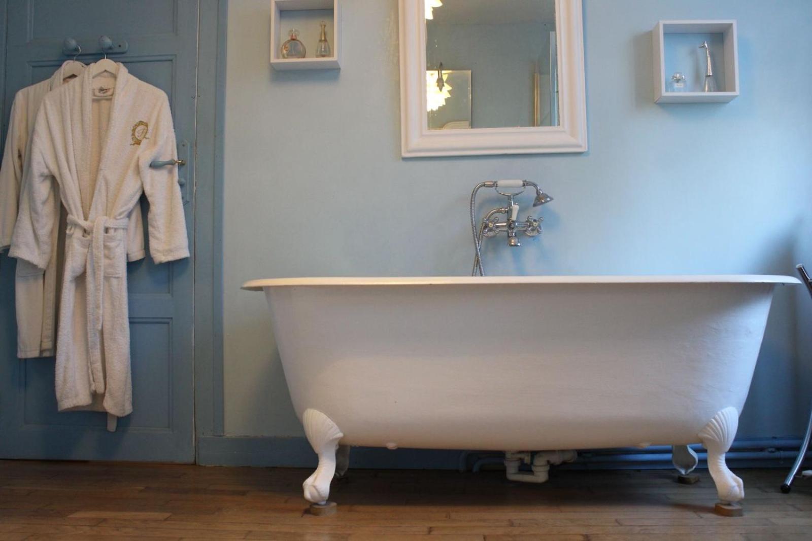Bed and Breakfast Chez Patou Laval  Exterior foto
